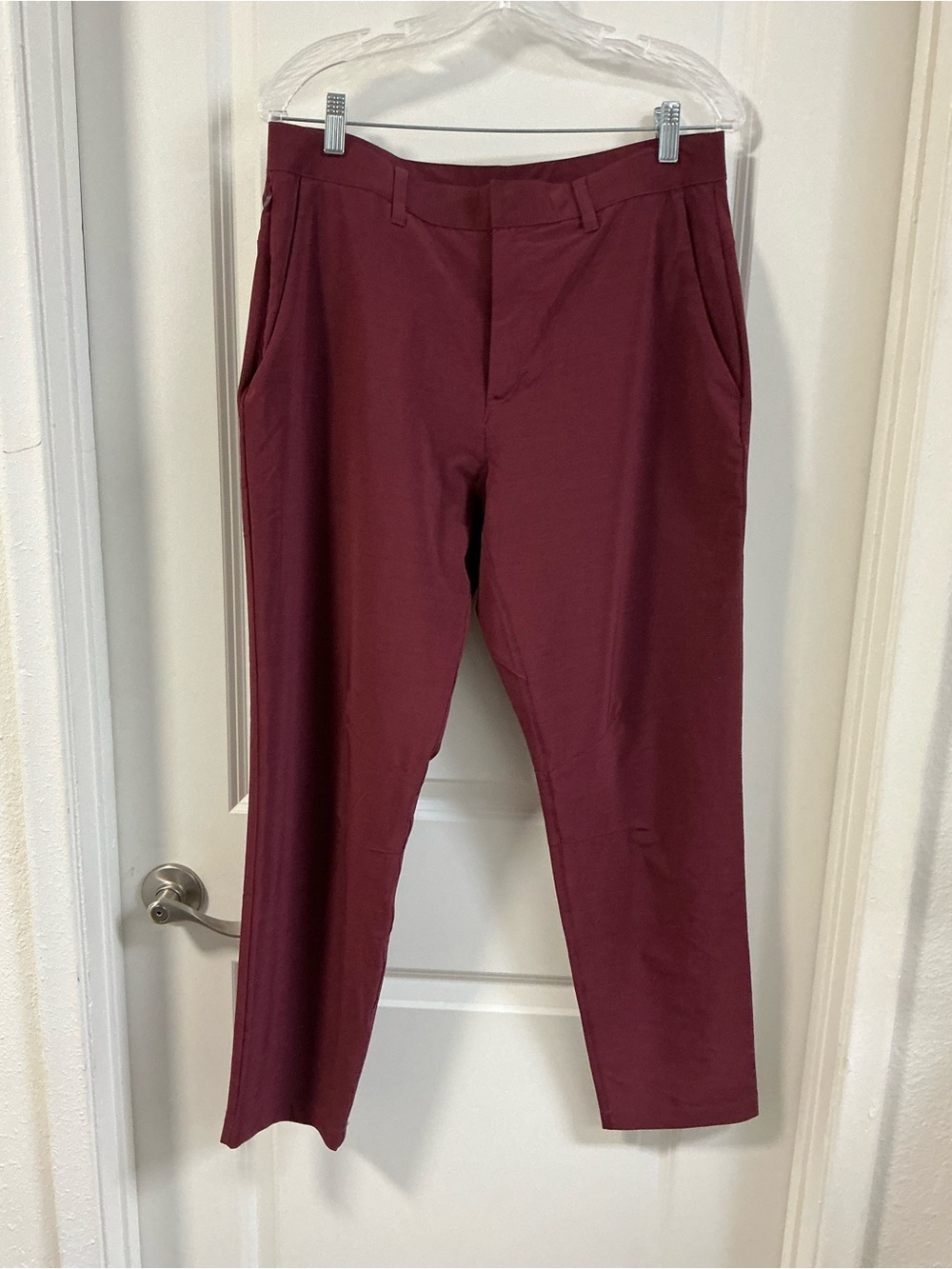 Fabletics Men's The Don Trouser Pants Size M Burgundy Red Maroon Stretch Pants
